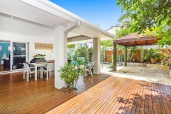 15 Narrabeen outdoor area