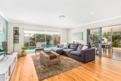 15 Narrabeen family room